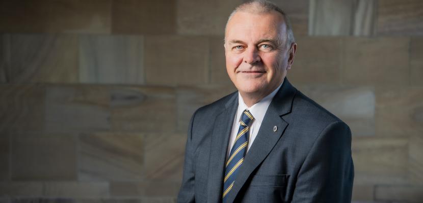 Headshot of Vice Chancellor Tim Brailsford with a closed smile