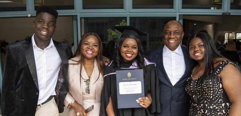 Inioluwa Oluwatomisin Olulope & family.jpg