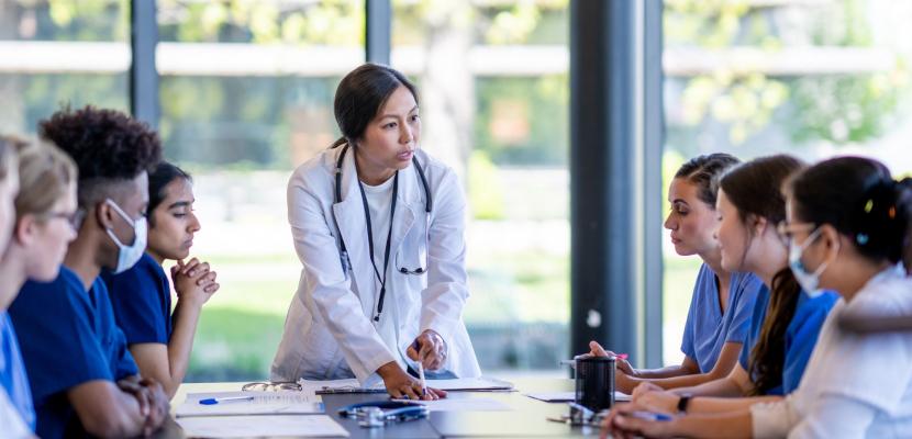 A group of doctors are in a meeting 