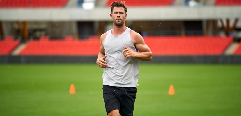 Chris Hemsworth running on an oval