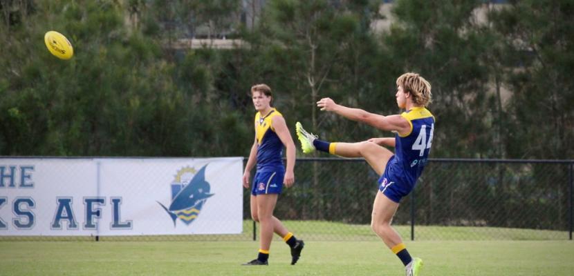 Bull Sharks player kicking a goal