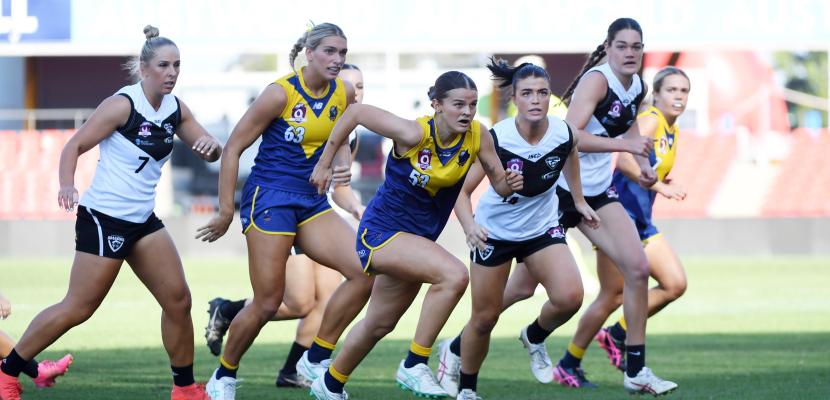 Mia Salisbury leads the pack to the ball - 2024 Grand Final