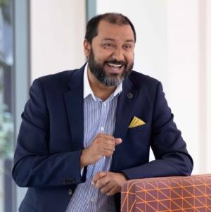 Dr Umair Ghori headshot